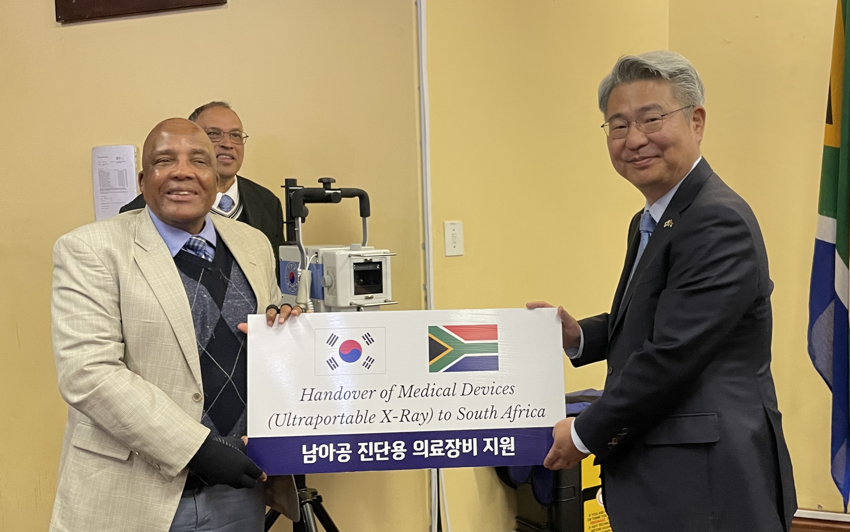 Ambassador Dong-han Yang attended the handover ceremony for medical diagnostic devices